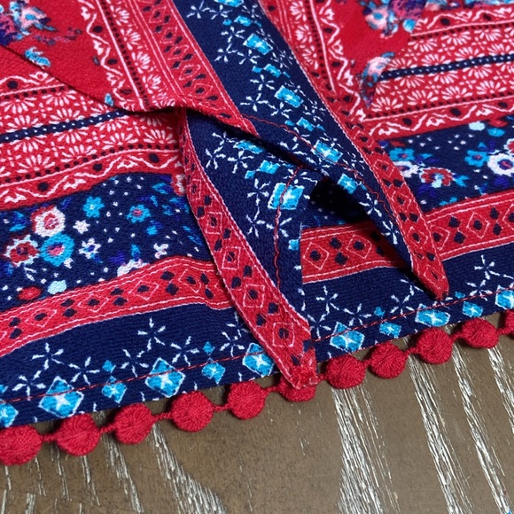 NWOT! Ruffled & Pom Pom Trim Floral Spaghetti Strap Sleeveless Tank Top Blouse - Picture 4 of 10